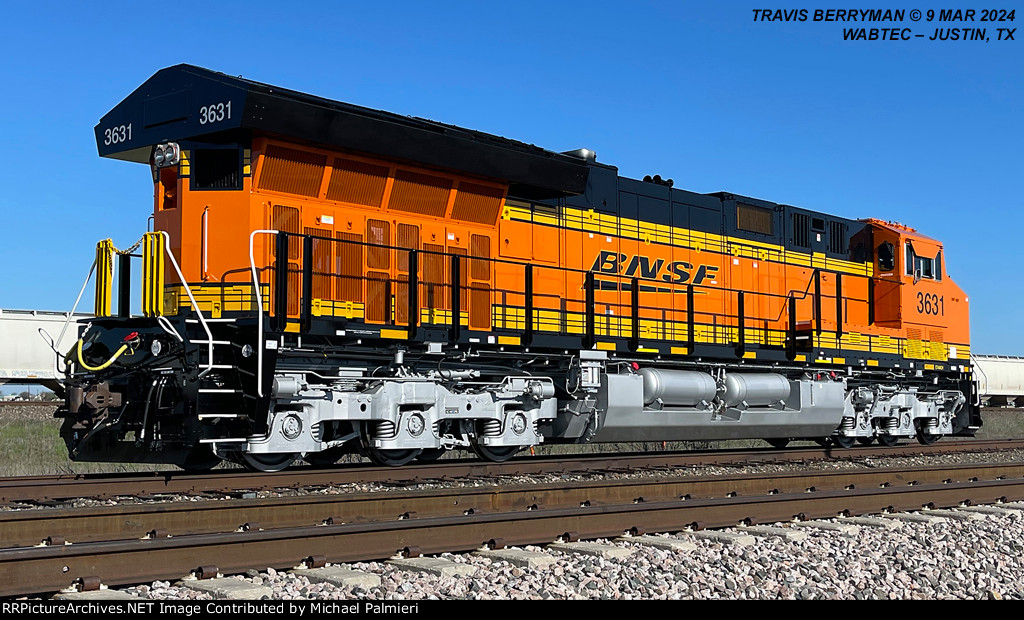 BNSF ET44AC 3631